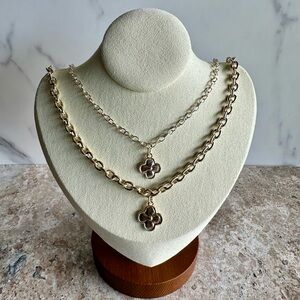 Elegant Gold Flower Pendant Necklace Set